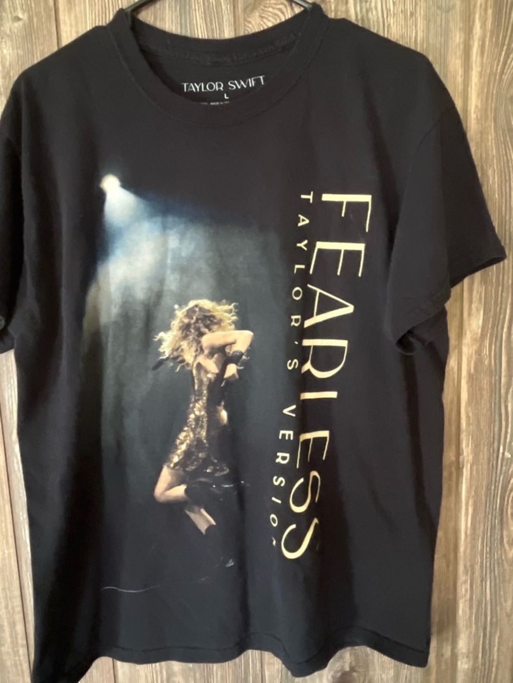 Taylor Swift Black & Gold 'Fearless' Concert Graphic Tee